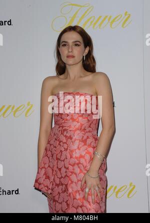 Hollywood, Kalifornien, USA. 13 Mär, 2018. Zoey Deutch in der Ankunftshalle für Blume Premiere ArcLight Hollywood, Lo, CA 13 März, 2018. Foto von: Elizabeth Goodenough/Everett Collection Credit: Everett Collection Inc/Alamy leben Nachrichten Stockfoto