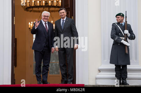 Berlin, Deutschland. 14 Mär, 2018. Deutsche Präsident Frank-Walter Steinmeier (l) und Borut Pahor, Präsident von Slowenien, treffen auf Schloss Bellevue. Foto: Bernd von Jutrczenka/dpa Quelle: dpa Picture alliance/Alamy leben Nachrichten Stockfoto