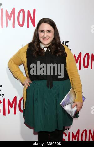 Los Angeles, CA, USA. 13 Mär, 2018. Becky Albertalli in der Ankunftshalle für Liebe, SIMON Screening, Westfield Century City, Los Angeles, CA 13 März, 2018. Credit: Priscilla Grant/Everett Collection/Alamy leben Nachrichten Stockfoto