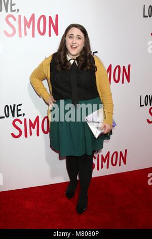 Los Angeles, CA, USA. 13 Mär, 2018. Becky Albertalli in der Ankunftshalle für Liebe, SIMON Screening, Westfield Century City, Los Angeles, CA 13 März, 2018. Credit: Priscilla Grant/Everett Collection/Alamy leben Nachrichten Stockfoto