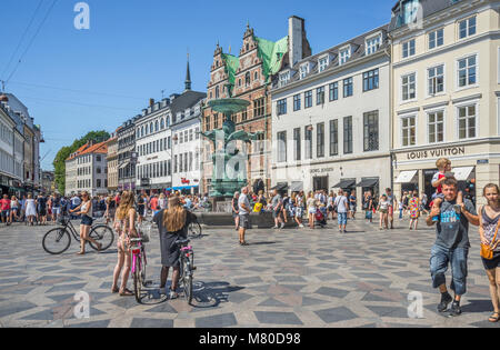 Dänemark, Seeland, Kopenhagen, Blick auf den Storch Brunnen auf Amanger Square im Herzen von Kopenhagen. Stockfoto