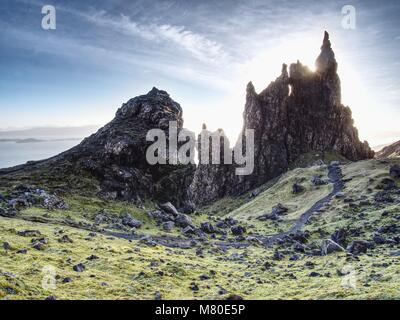 Der alte Mann von Storr ist einer der am meisten fotografierten Wunder in der Welt. Die Isle of Skye, Highlands in Schottland, Vereinigtes Königreich. Stockfoto