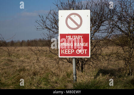 Militärischen Schießplatz halten sich abmelden, Imber, Salisbury Plain Truppenübungsplatz, Wiltshire, England, Großbritannien Stockfoto