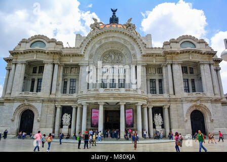 Mexiko-Stadt, CDMX, Mexiko, die Fassade des palacio de bellas artes (auf englisch, Palast der bildenden Künste), nur redaktionell. Stockfoto