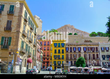 Cagliari, Sardinien, Italien, Ein Stadtbild der Piazza Yenne im historischen Viertel von Cagliari. Stockfoto