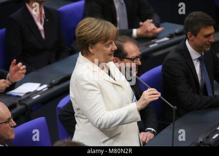 Berlin, Deutschland. 14 Mär, 2018. Angela Merkel (CDU) wurde zum vierten Mal heute als Bundeskanzler in der Bundesrepublik Tag in Berlin gewählt. Quelle: Simone Kuhlmey/Pacific Press/Alamy leben Nachrichten Stockfoto