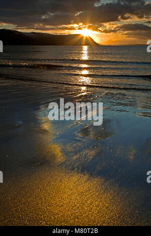 Sonnenuntergang über der Küste von Nordwales in Llandudno West Shore Stockfoto