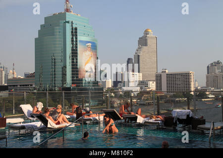 Thailand, Bangkok; Millennium Hilton Hotel, Pool, Skyline, Stockfoto