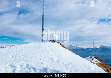 Wetterstation von Monte Lema im Tessin, mit Schnee, Schweiz Stockfoto