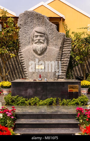 Denkmal der polnischen Architekten Kazimierz' Kazik' Kwiatkowski in Hoi An, Vietnam zu erinnern. Er war weitgehend respoonsible für die Wiederherstellung der Architektur und Gebäude in Hue und Hoi An. Stockfoto