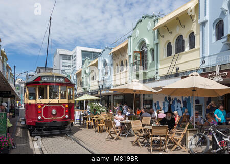 Stadtrundfahrt mit der Straßenbahn, die durch die Fußgängerzone neue Regent Street, Christchurch, Canterbury, Neuseeland Stockfoto