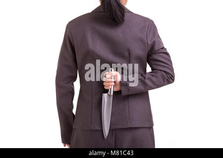 Business kriminellen Konzept: Geschäftsfrau halten Sie die neue Silber Messer auf weißem Hintergrund Stockfoto