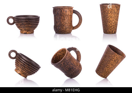 Sammlung von Braun Kaffee Tasse aus Palm Holz. Studio Schuß auf weißem Hintergrund Stockfoto