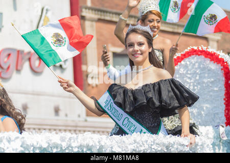 Chicago, Illinois, USA - 10. September 2017, die 26. Straße mexikanische Unabhängigkeit Parade feiert der mexikanischen Unabhängigkeit von Spanien mit Schwimmern, Mari Stockfoto