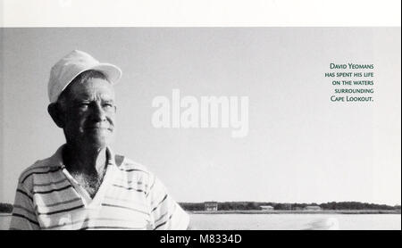 „Coast Watch“ (1979) ist eine Publikation, die sich mit der Überwachung und Erhaltung der Küstenumwelt befasst. Es umfasst Themen wie Ozeanographie, Meeresökosysteme und Umweltschutzmaßnahmen entlang der Küsten. Stockfoto