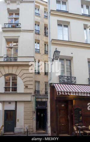 22 Rue Set-Séverin, schmalsten Haus in Paris, ehemaliger Wohnsitz des Abbé Prevost, Autor von Manon Lescaut Stockfoto