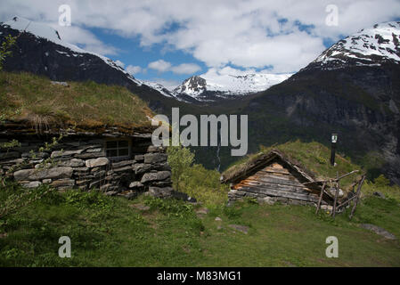 Shieling Homlungsaetra ist eine 550 Meter über dem Geirangerfjord, einem touristischen Hotspot in Norwegen. Stockfoto