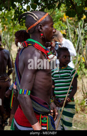 Ein Hamar Tribesman an einen Stier springen Zeremonie, Dimeka, Omo Valley, Äthiopien Stockfoto