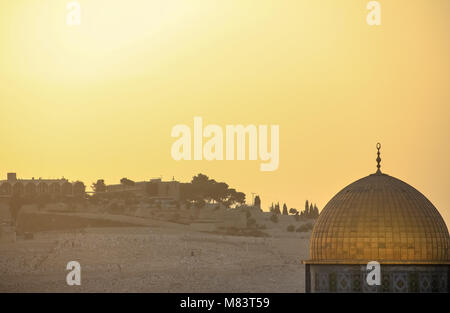 Kuppel der Moschee auf dem Tempelberg und Ölberg in Jerusalem Israel Rock Stockfoto