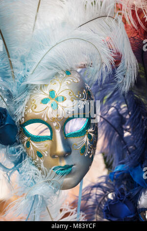 Karneval in Venedig, wunderschöne gefiederten Masken in der St. Mark's Square Stockfoto
