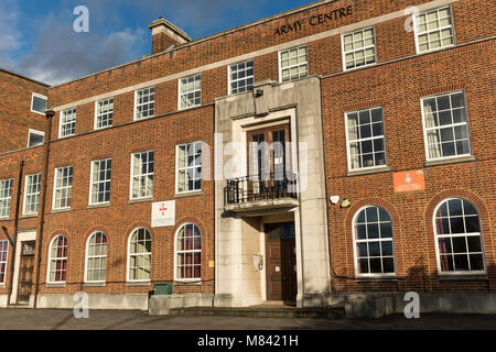 Armee Mitte, Portsmouth Road, Kingston upon Thames, Surrey, Großbritannien Stockfoto