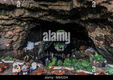 Jameo Grande Höhle Jameos del Agua, entworfen von César Manrique, Lanzarote, Kanarische Inseln, Spanien, Europa Stockfoto