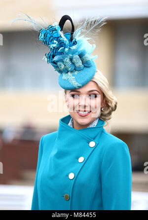 Miss England Stephanie Hill während Damen Tag des Cheltenham Festivals 2018 in Cheltenham Racecourse. Stockfoto