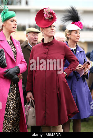 Zara Tindall während Damen Tag des Cheltenham Festivals 2018 in Cheltenham Racecourse. Stockfoto