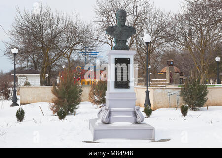 Jewpatoria, Krim, Russland - 28. Februar 2018: die Büste des Kaisers Nikolaus II. auf dem Kai von Tereshkova in der Stadt Jewpatoria, Krim Stockfoto