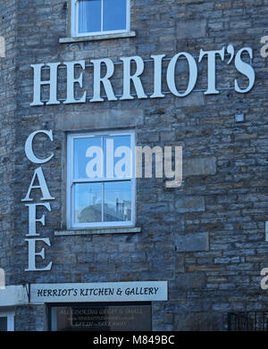 Schilder auf der Herriot cafe in Hawes, North Yorkshire Stockfoto