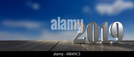 Neues Jahr 2019 Ziffern auf Holzboden, blauen Himmel bei Dämmerung Hintergrund, Banner, kopieren. 3D-Darstellung Stockfoto