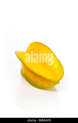 Exotischen starfruit oder averrhoa carambola auf weißem Hintergrund Stockfoto