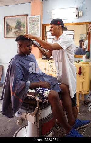Friseur in Havanna, Kuba Stockfoto