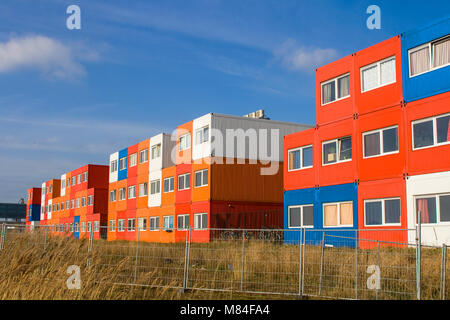 Bunten Häuser in Rot und Orange und Blau in Amsterdam Stockfoto