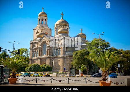 Die Kathedrale der Mariä Himmelfahrt in Varna, Bulgarien. Im Jahr 1886 abgeschlossen, und auch bekannt als 1352 der Theotokos Cathedral. Stockfoto