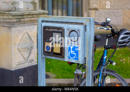 Besondere Mittel der Kommunikation zu helfen, Menschen mit Behinderungen Horizontal Stockfoto