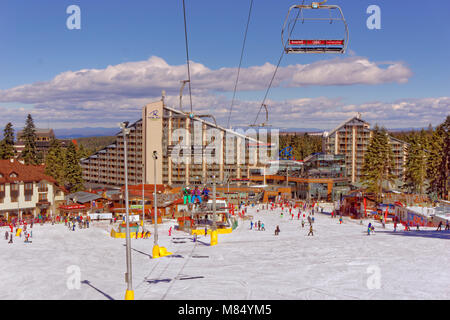 Rila Hotel und Pisten in Borovets Ski Resort, Targovishte, Bulgarien. Stockfoto