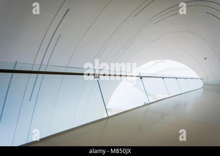 BAKU, Aserbaidschan - 27. Mai: Innenraum der Heydar Aliyev, berühmten architektonischen Wahrzeichen in Baku von Zaha Hadid. Mai 2017 Stockfoto