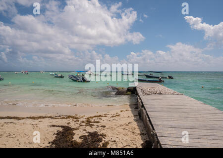 Fischerboote auf Cancun Beach Stockfoto