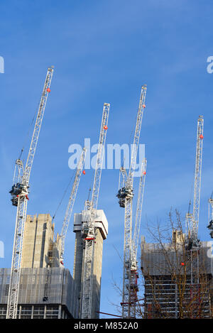 Southbank Place, Belvedere Gardens, Waterloo, London. Braeburn Estates, Grid Architects. Terex Turmdrehkrane. Konstruktion Stockfoto