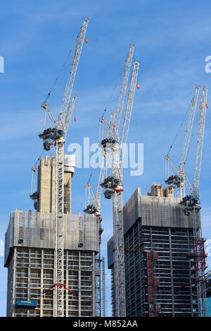 Southbank Place, Belvedere Gardens, Waterloo, London. Braeburn Estates, Grid Architects. Terex Turmdrehkrane. Konstruktion Stockfoto