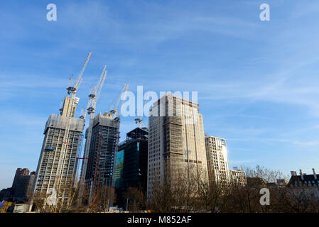 Southbank Place, Belvedere Gardens, Waterloo, London. Braeburn Estates, Grid Architects. Terex Turmdrehkrane. Konstruktion Stockfoto