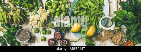 Frühjahr gesunde vegane Ernährung Zutaten zum Kochen, Ansicht von oben, breite Zusammensetzung Stockfoto