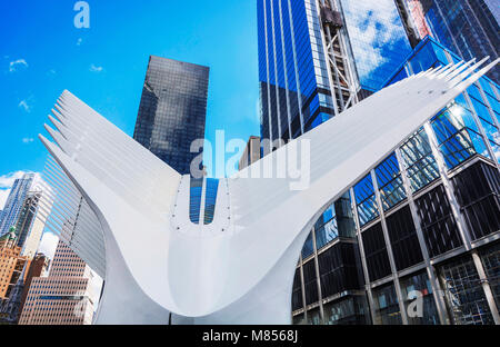 New York, USA, November 2016: Äußere des wtc Verkehrsknotenpunkt im November 2016 in New York Stockfoto