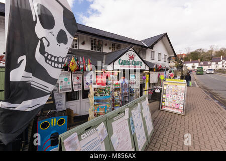 Ferienhaus Karten und Kunsthandwerk auf der Castle Street Llangollen ein beliebtes und lang laufenden Geschäft Karten, Geschenke und Souvenirs Stockfoto