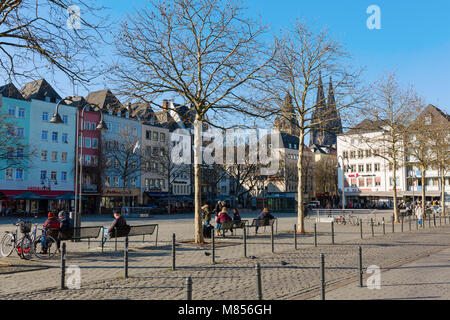 Köln, Deutschland, 24. Februar 2018: Heumarkt in Köln, mit nicht identifizierten Personen. Heumarkt ist das zweite größte Platz in Köln Stockfoto