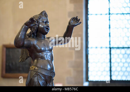 Florenz. Italien. Liebe/Attis, Bronzestatue von Donatello (ca. 1440), Museo Nazionale del Bargello, großer Ratssaal aka Salone di Donatello. Dona Stockfoto