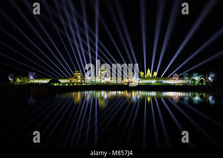 Angkor Wat, Kambodscha bei Nacht mit Flutlicht Stockfoto