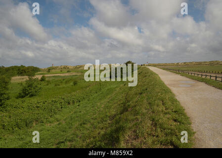 Punkt von Ayr, der nördlichste Punkt des europäischen Festlandes Wales mit Point of Ayr Leuchtturm in der Ferne Stockfoto