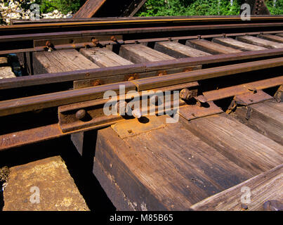 Die Eiserne Brücke entlang der Maine Central Railroad in den White Mountains, New Hampshire USA. Diese Brücke überquert den Sawyer River. Stockfoto